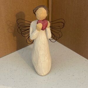 Willow tree - Angel of the Heart - 2004- 5’’ Tall Figurine - with Heart
